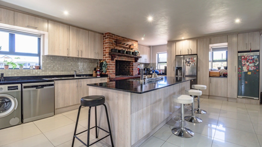 6 Bedroom Property for Sale in Stellenbosch Farms Western Cape